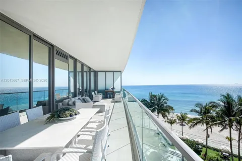 18975 Collins Ave #501