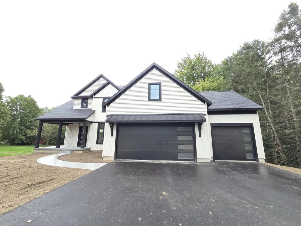 8234 Cascade Road SE Cascade Charter Township, MI 49301