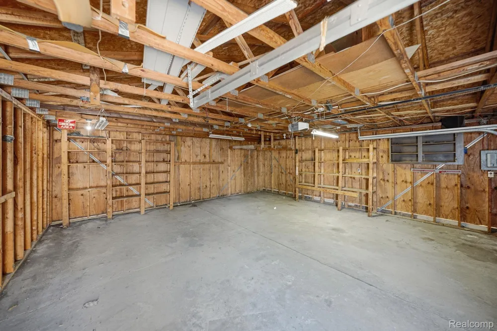 14890 Collinson Avenue Eastpointe City, MI 48021