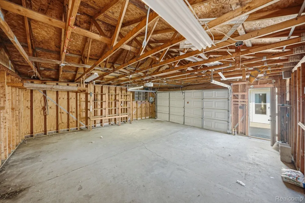 14890 Collinson Avenue Eastpointe City, MI 48021