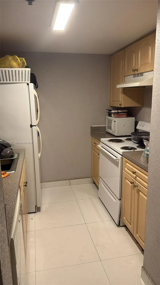 814 NW 36th Ave #208 Miami, FL 33125