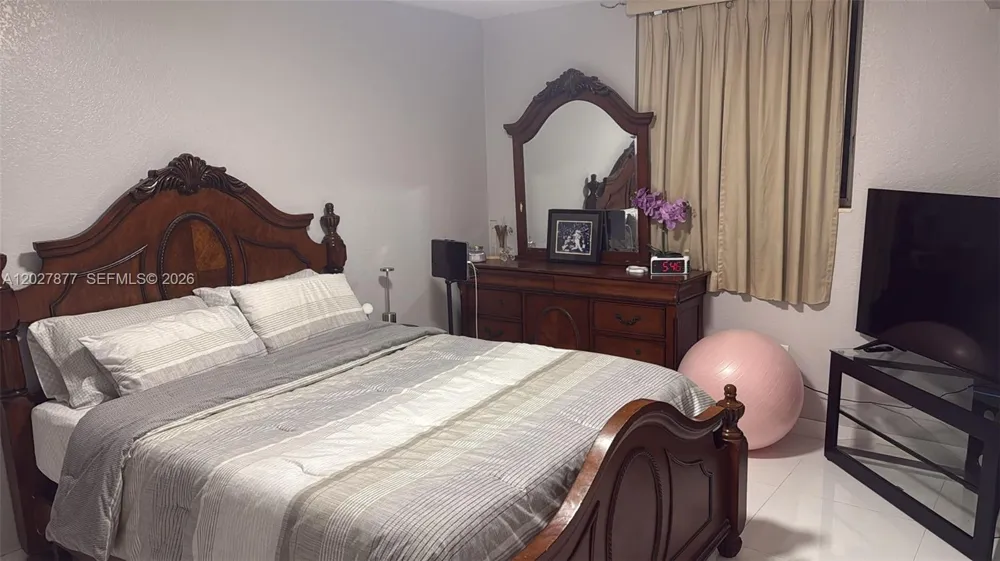 814 NW 36th Ave #208 Miami, FL 33125