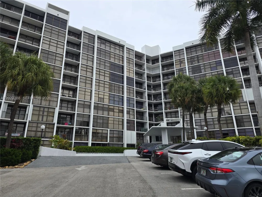 400 Leslie Dr #416 Hallandale Beach, FL 33009