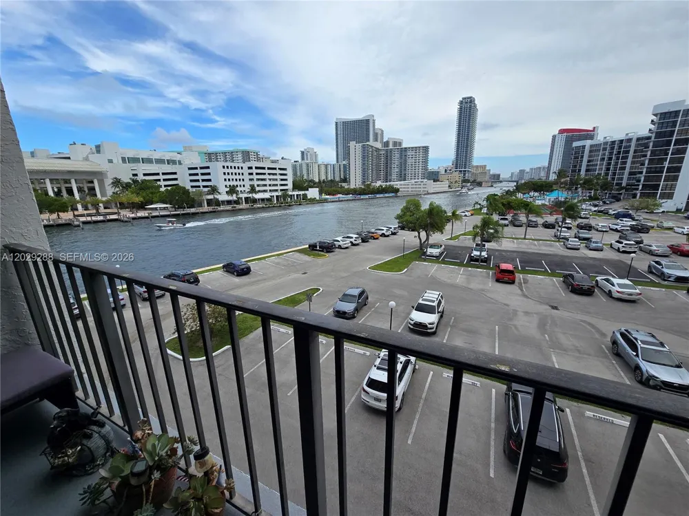 400 Leslie Dr #416 Hallandale Beach, FL 33009