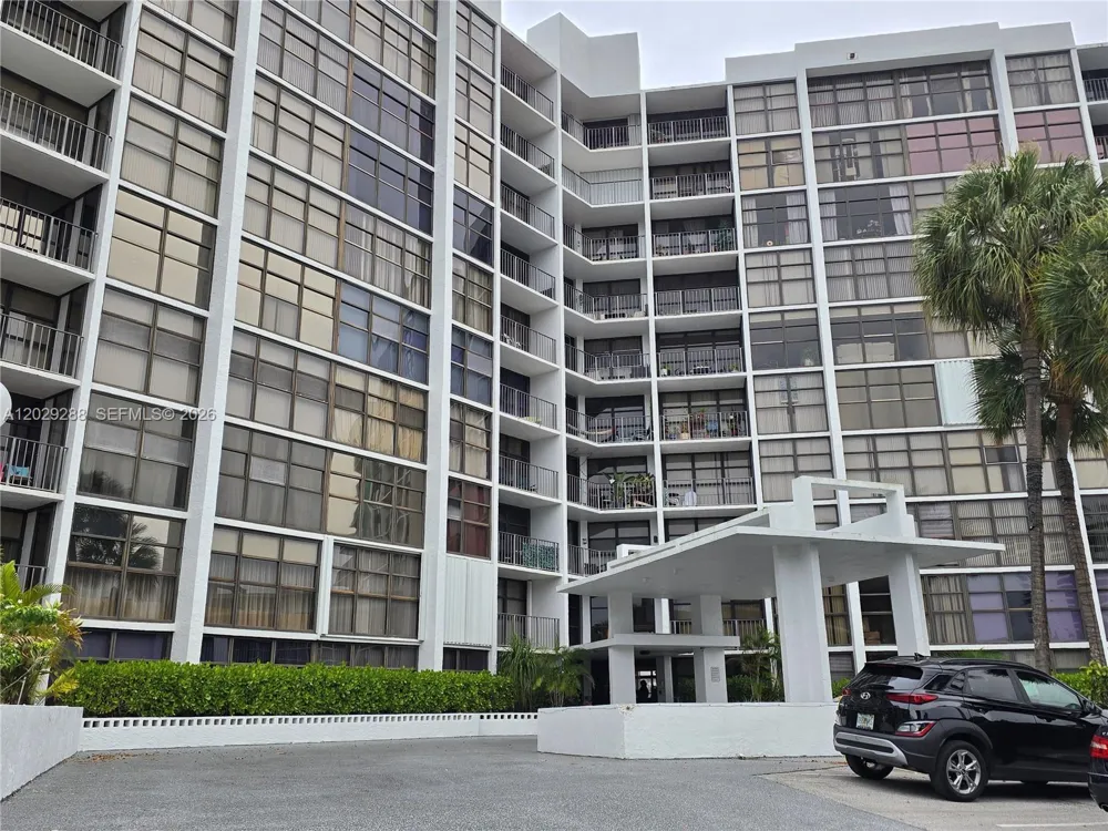 400 Leslie Dr #416 Hallandale Beach, FL 33009