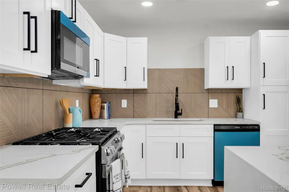 24139 Philip Drive Southfield City, MI 48075