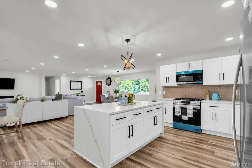 24139 Philip Drive Southfield City, MI 48075