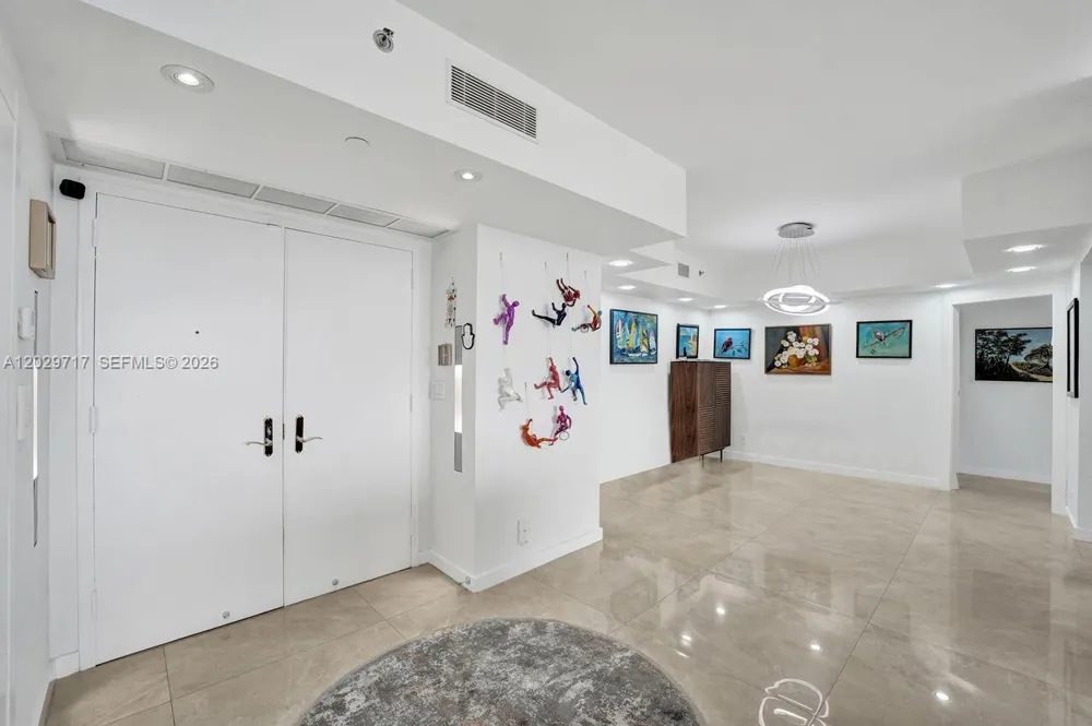 20281 E Country Club Dr #2209 Aventura, FL 33180