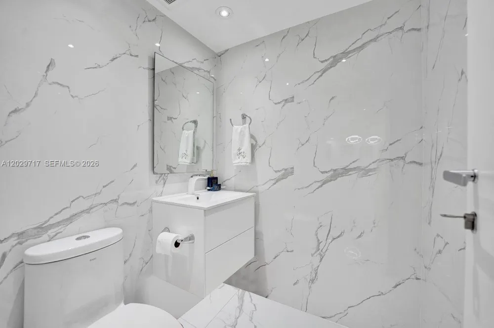 20281 E Country Club Dr #2209 Aventura, FL 33180