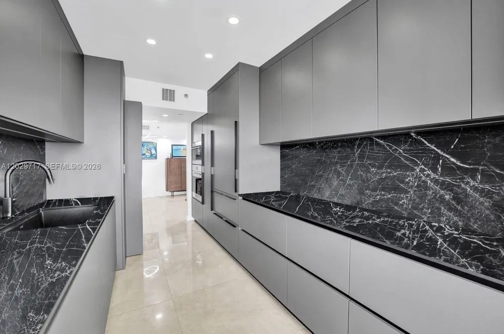 20281 E Country Club Dr #2209 Aventura, FL 33180