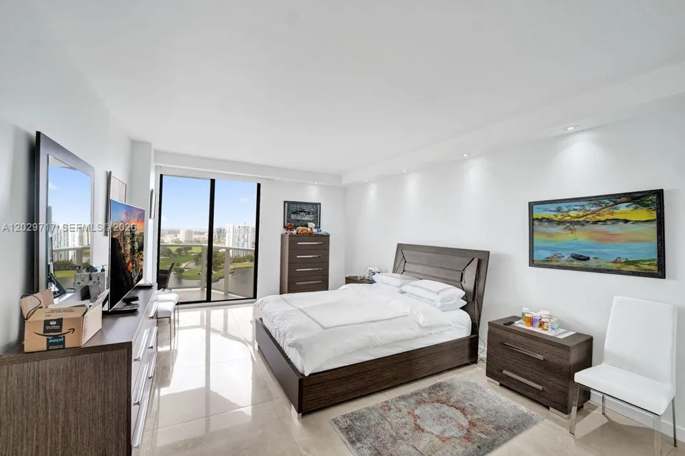 20281 E Country Club Dr #2209 Aventura, FL 33180