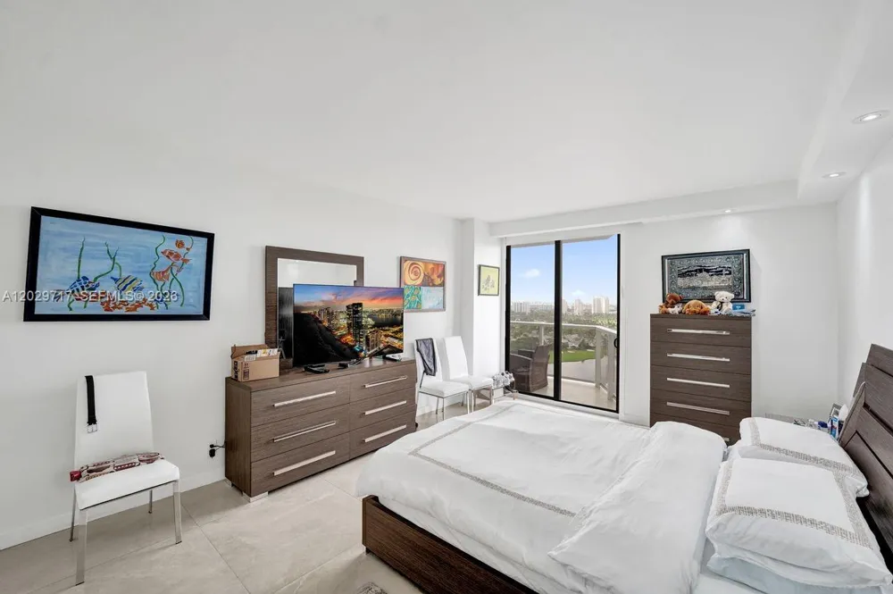 20281 E Country Club Dr #2209 Aventura, FL 33180