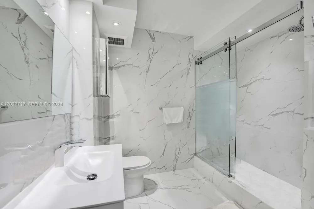 20281 E Country Club Dr #2209 Aventura, FL 33180