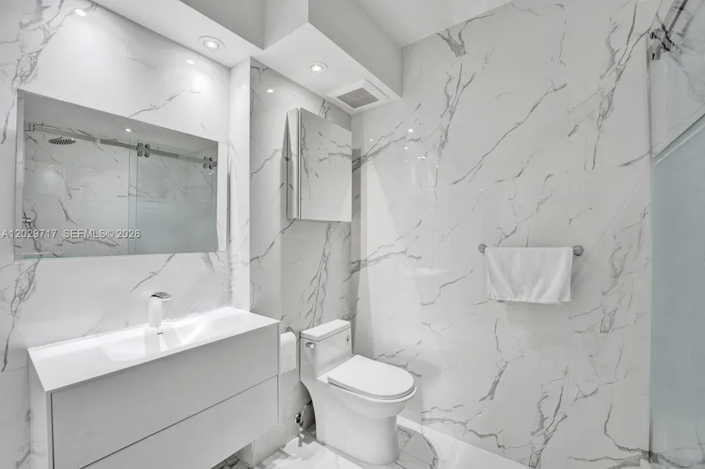20281 E Country Club Dr #2209 Aventura, FL 33180