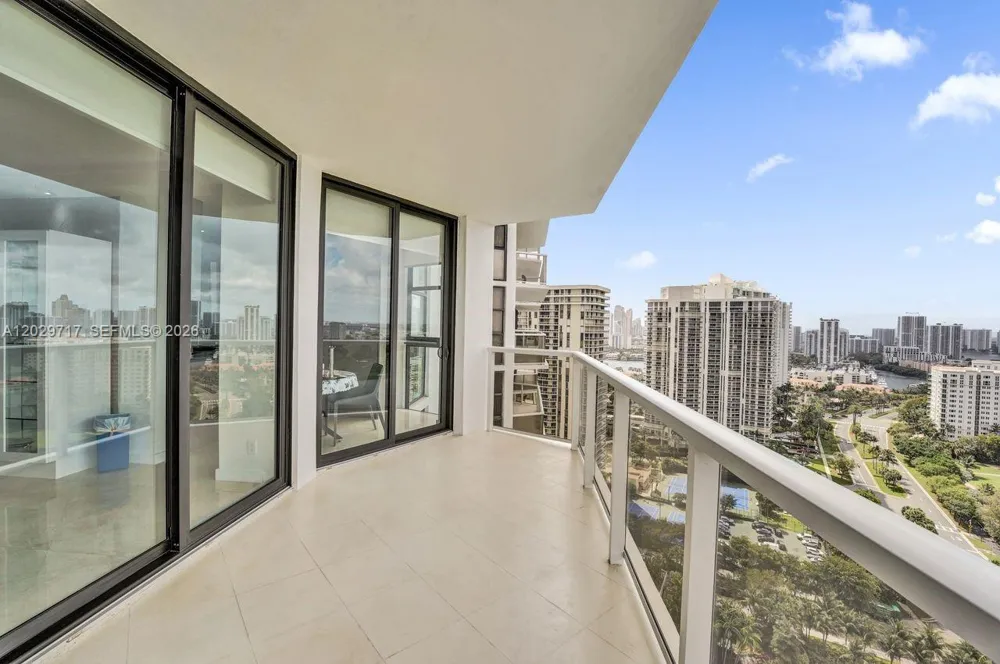 20281 E Country Club Dr #2209 Aventura, FL 33180