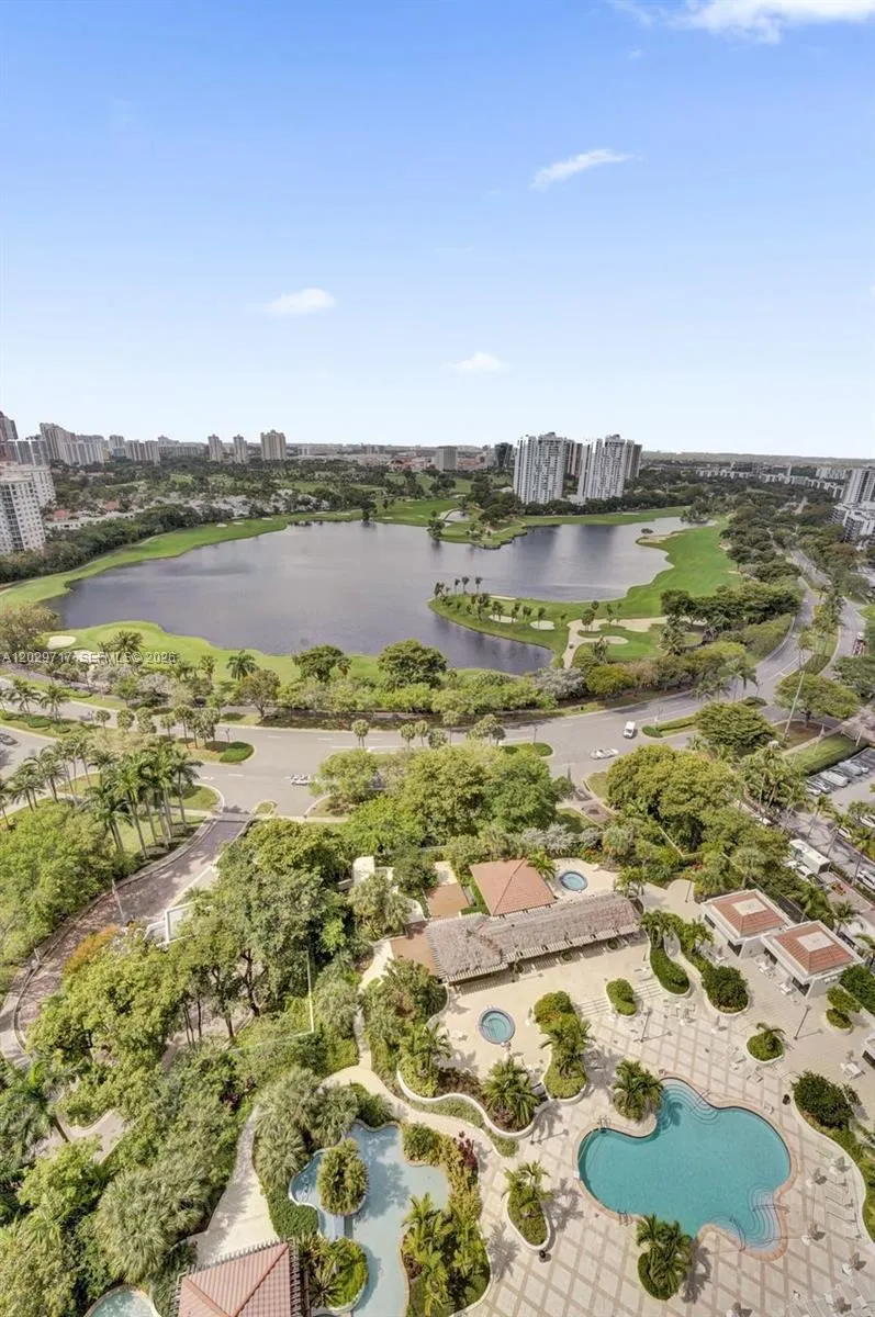 20281 E Country Club Dr #2209 Aventura, FL 33180