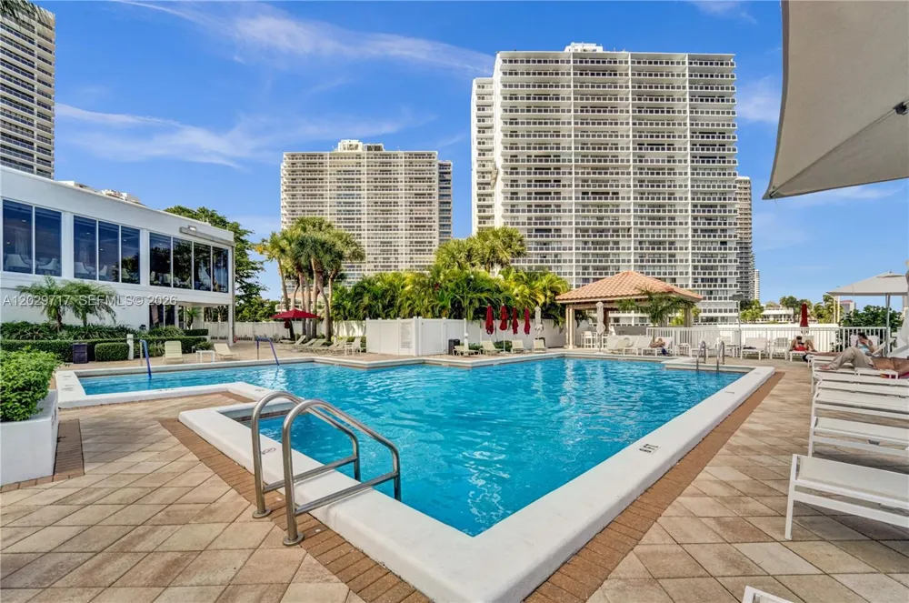 20281 E Country Club Dr #2209 Aventura, FL 33180
