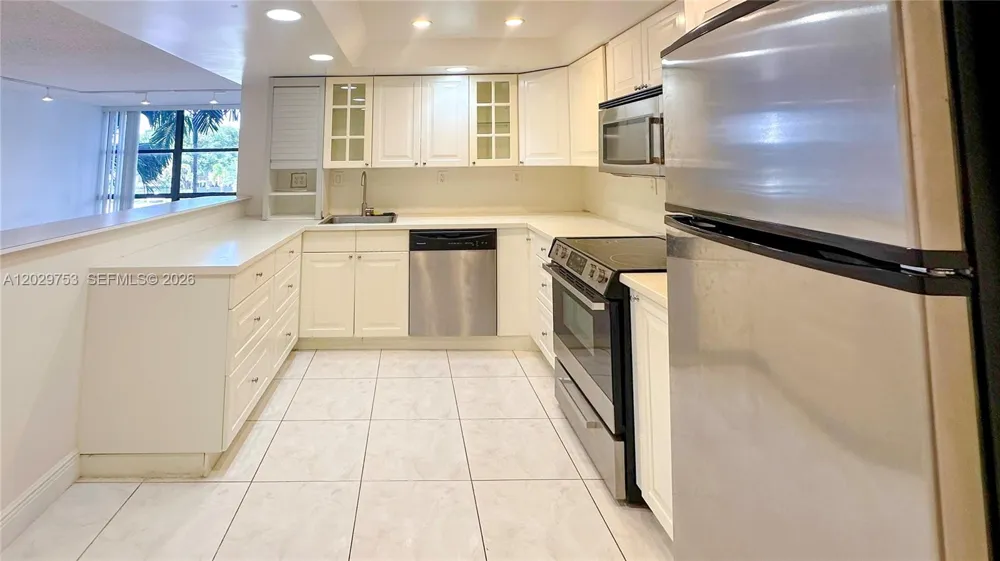 800 Parkview Dr #323 Hallandale Beach, FL 33009