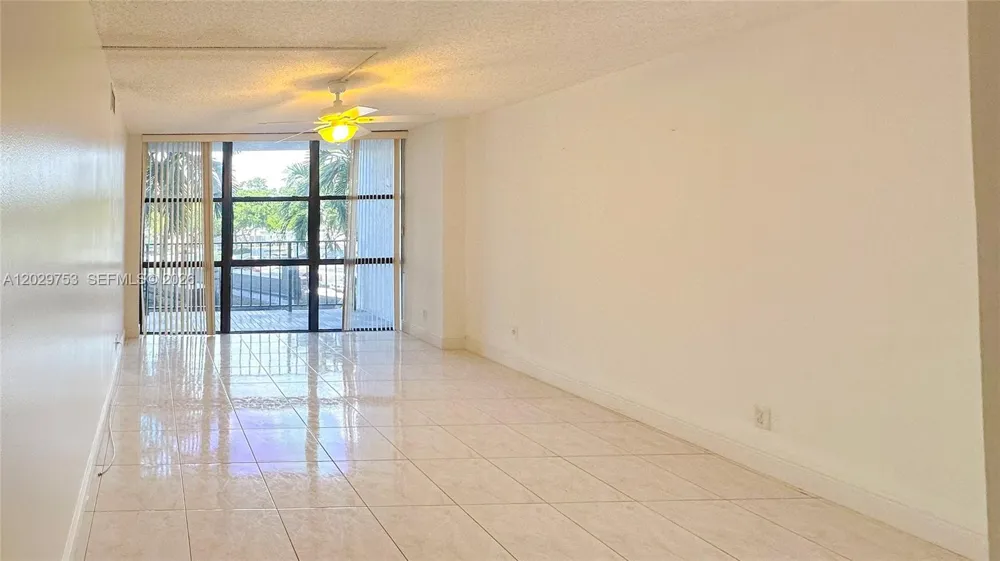 800 Parkview Dr #323 Hallandale Beach, FL 33009