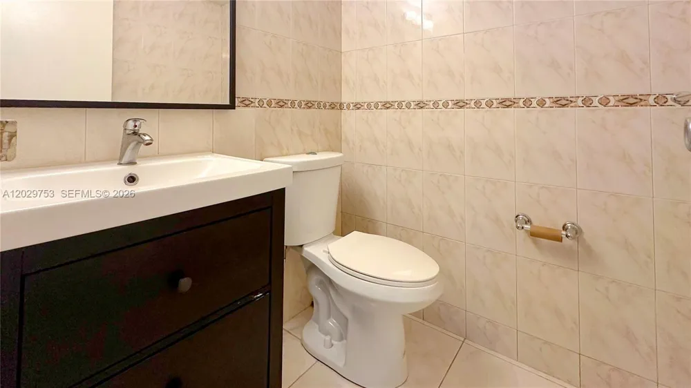 800 Parkview Dr #323 Hallandale Beach, FL 33009
