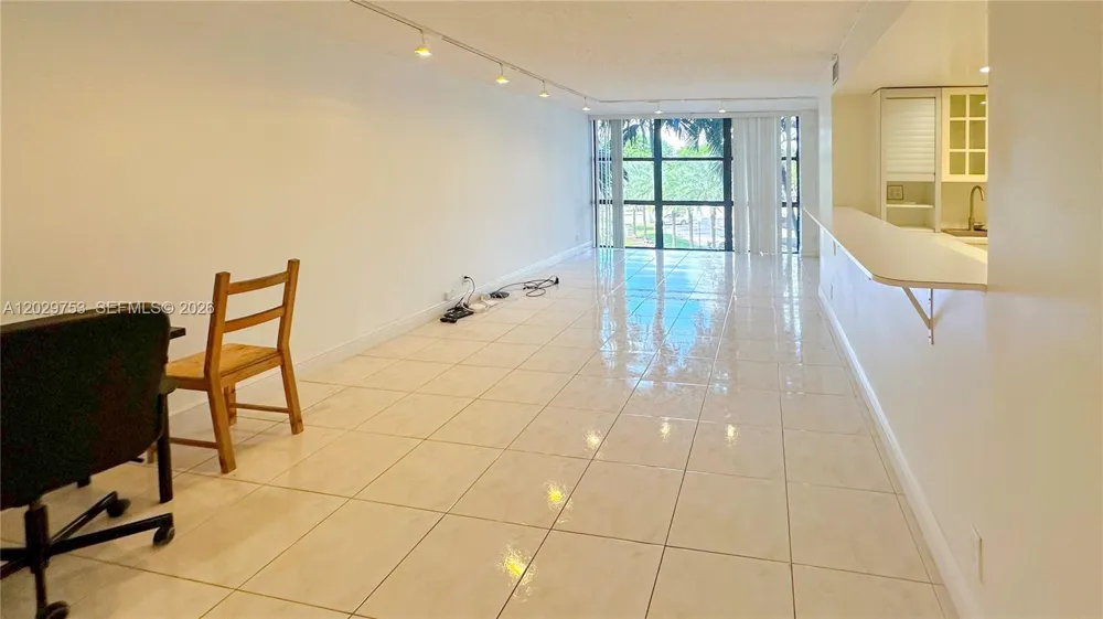 800 Parkview Dr #323 Hallandale Beach, FL 33009