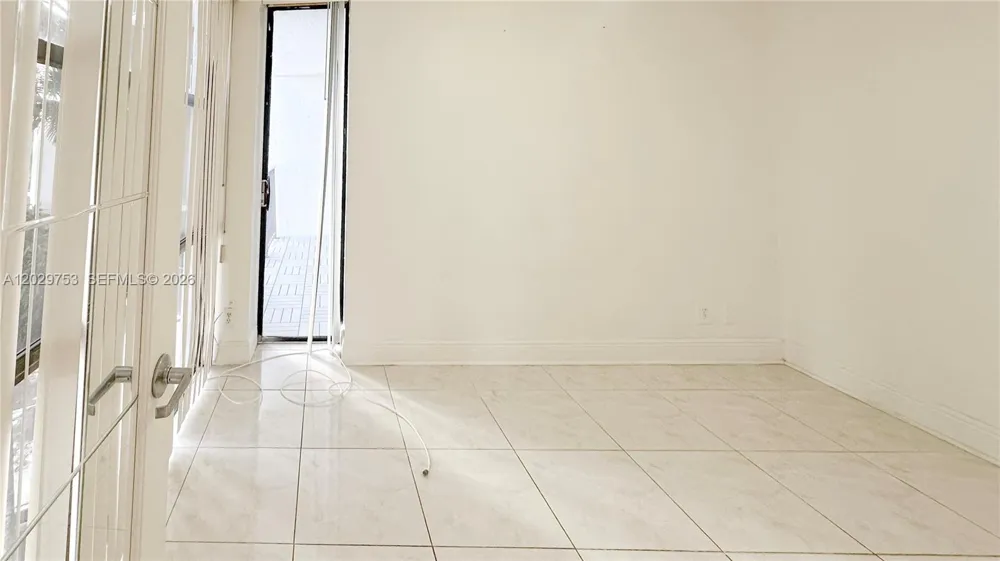 800 Parkview Dr #323 Hallandale Beach, FL 33009