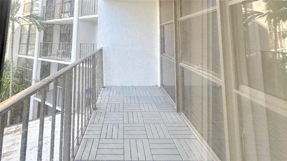 800 Parkview Dr #323 Hallandale Beach, FL 33009