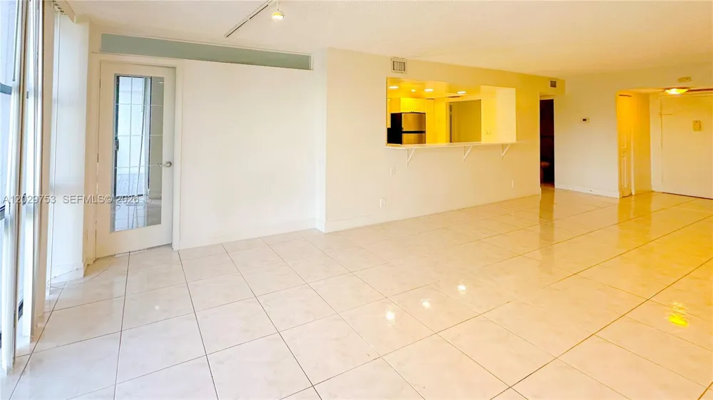 800 Parkview Dr #323 Hallandale Beach, FL 33009