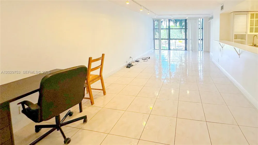 800 Parkview Dr #323 Hallandale Beach, FL 33009