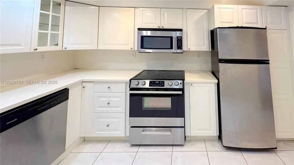 800 Parkview Dr #323 Hallandale Beach, FL 33009
