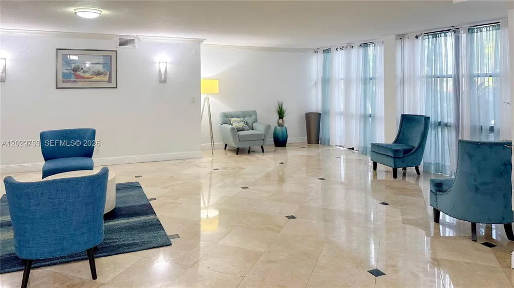800 Parkview Dr #323 Hallandale Beach, FL 33009
