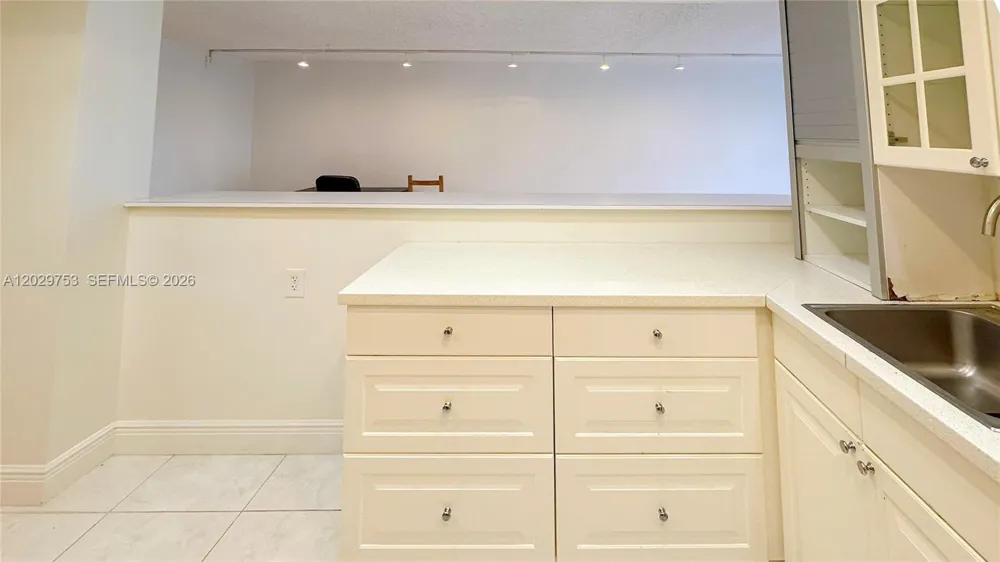 800 Parkview Dr #323 Hallandale Beach, FL 33009