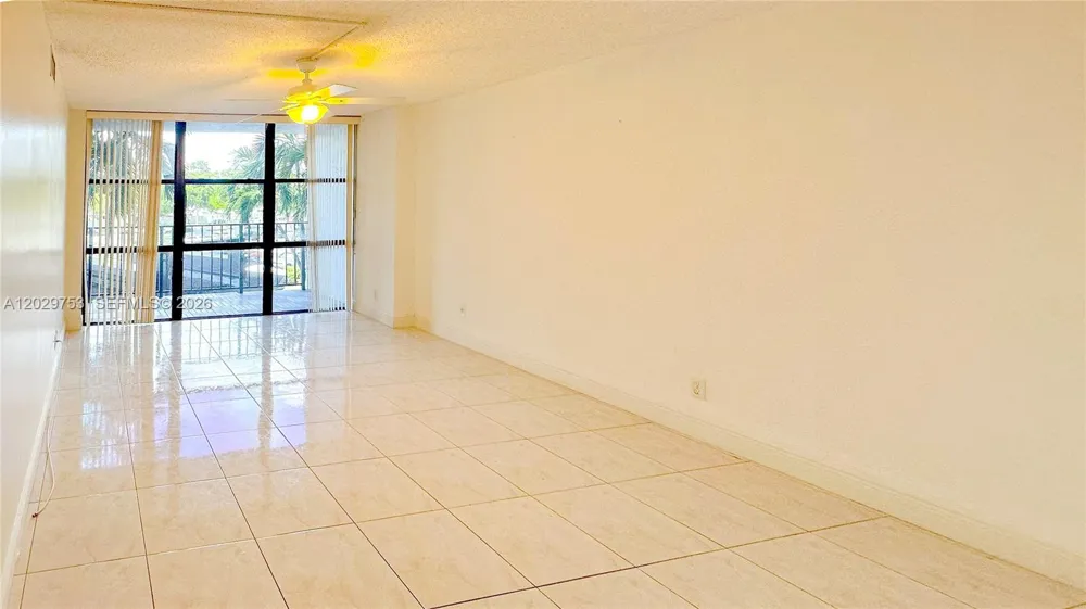 800 Parkview Dr #323 Hallandale Beach, FL 33009