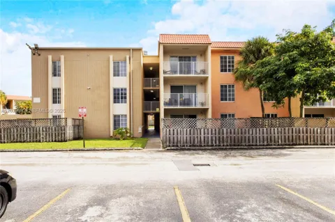 5201 Geneva Way #211