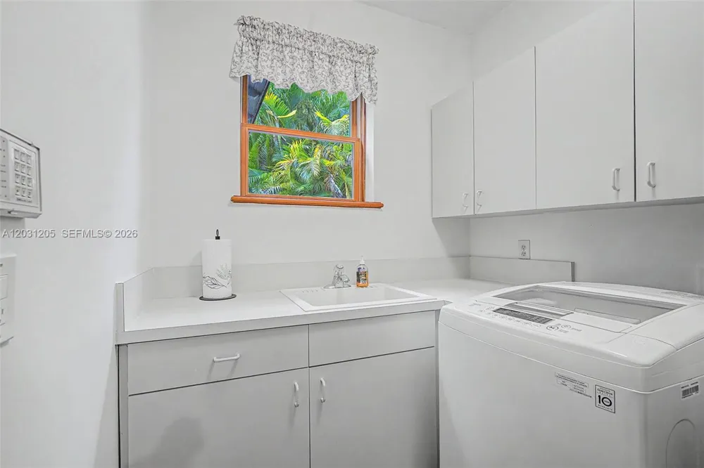 8200 SW 182nd St Palmetto Bay, FL 33157