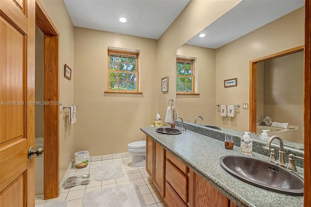 8200 SW 182nd St Palmetto Bay, FL 33157