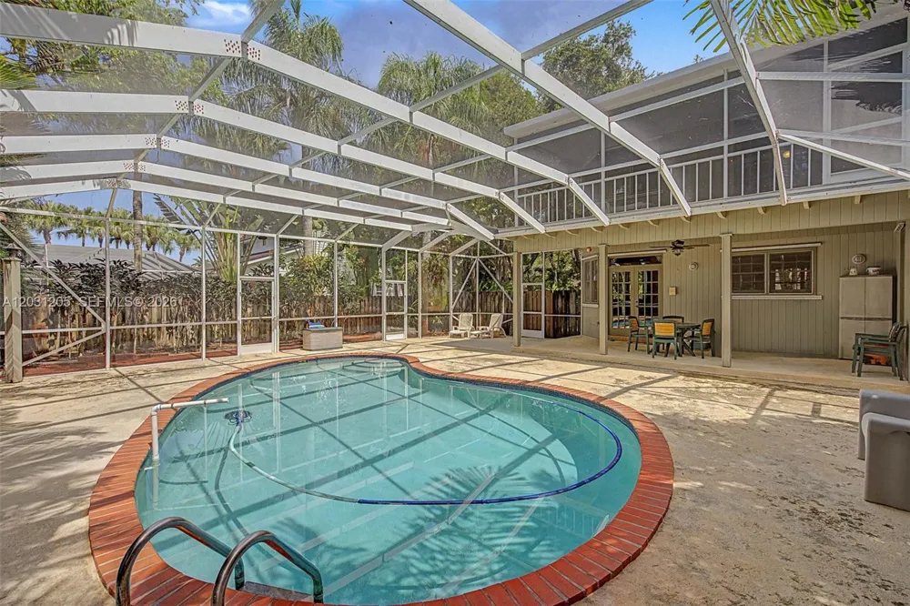 8200 SW 182nd St Palmetto Bay, FL 33157