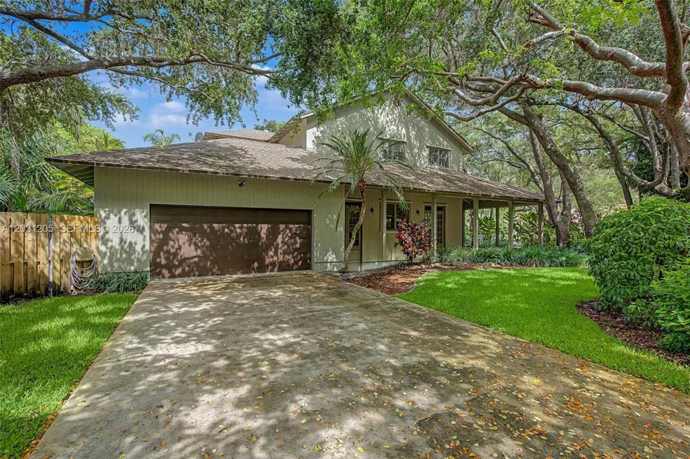 8200 SW 182nd St Palmetto Bay, FL 33157