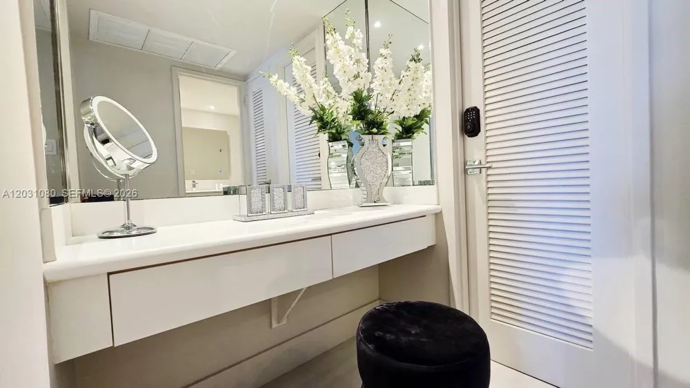 5151 Collins Ave #726 Miami Beach, FL 33140