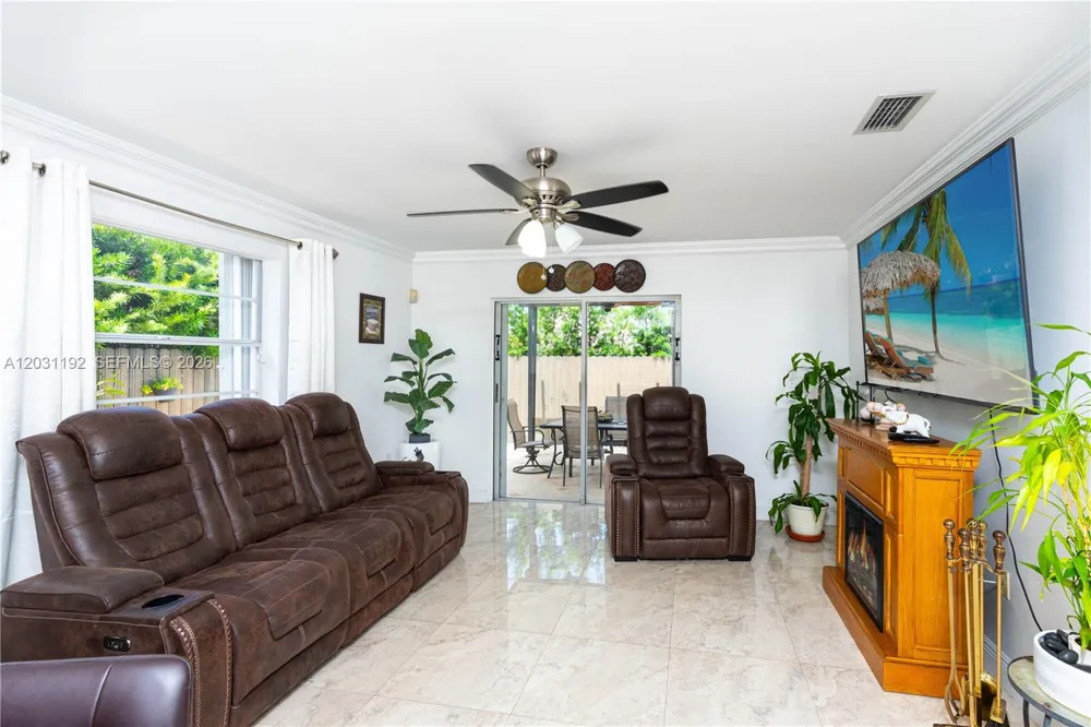 1084 SW 142nd Pl Miami, FL 33184