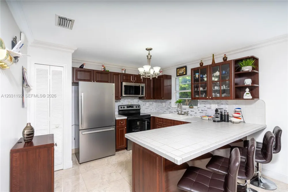 1084 SW 142nd Pl Miami, FL 33184