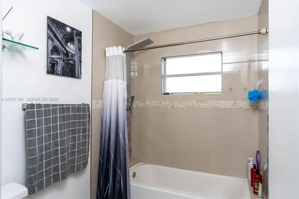 1084 SW 142nd Pl Miami, FL 33184