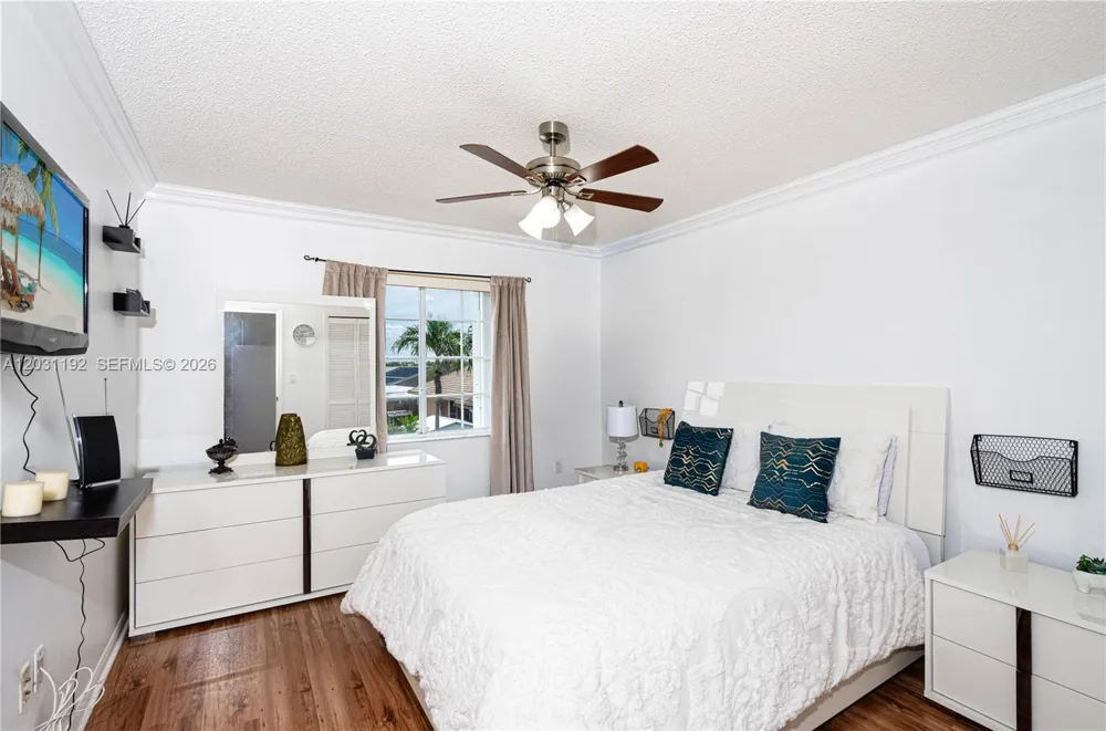 1084 SW 142nd Pl Miami, FL 33184