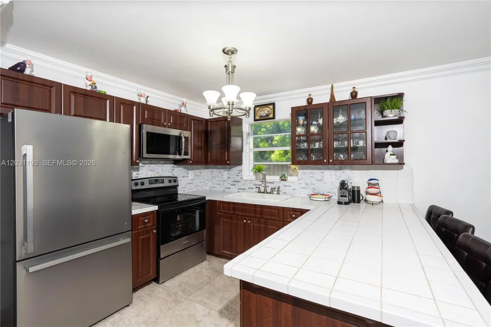 1084 SW 142nd Pl Miami, FL 33184
