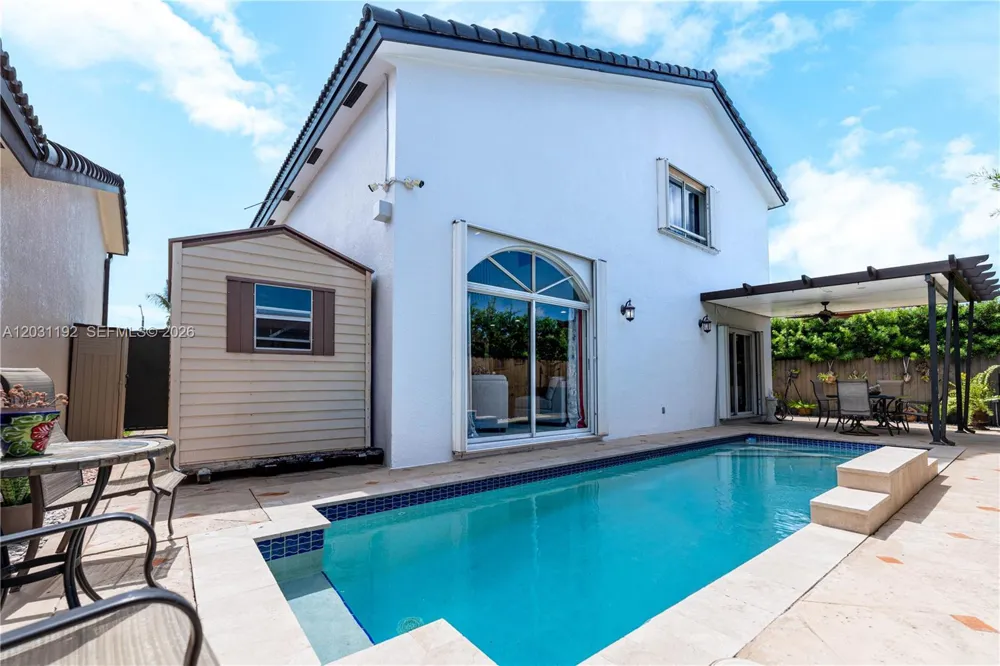 1084 SW 142nd Pl Miami, FL 33184