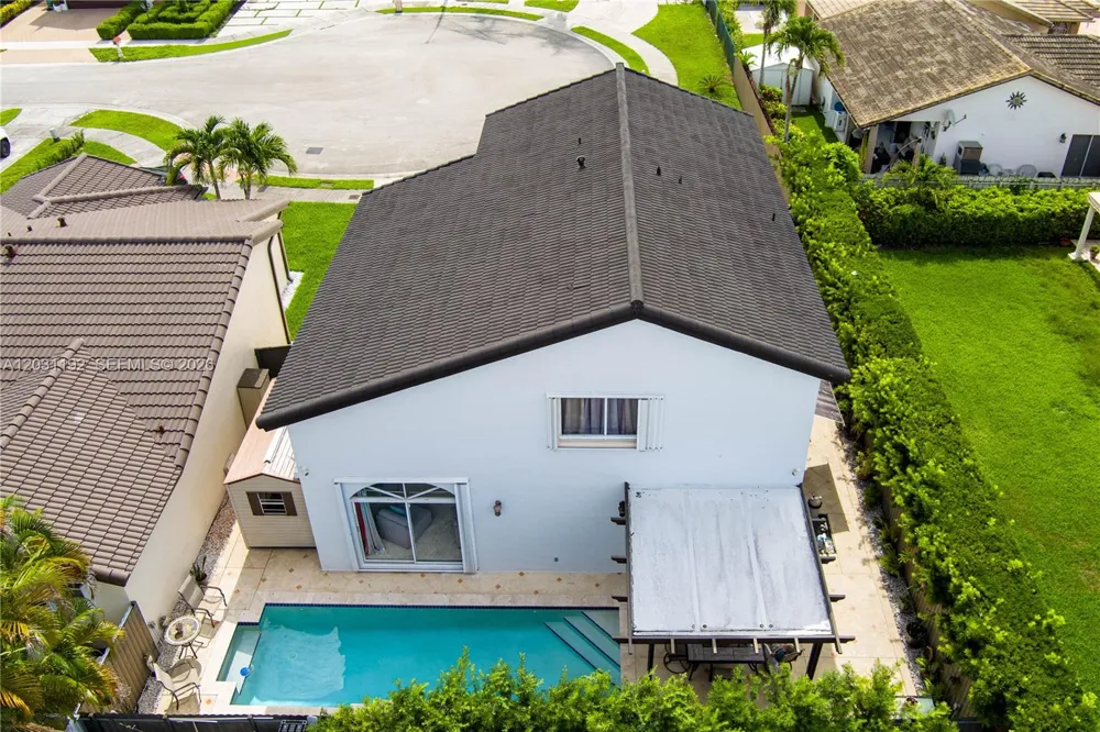 1084 SW 142nd Pl Miami, FL 33184