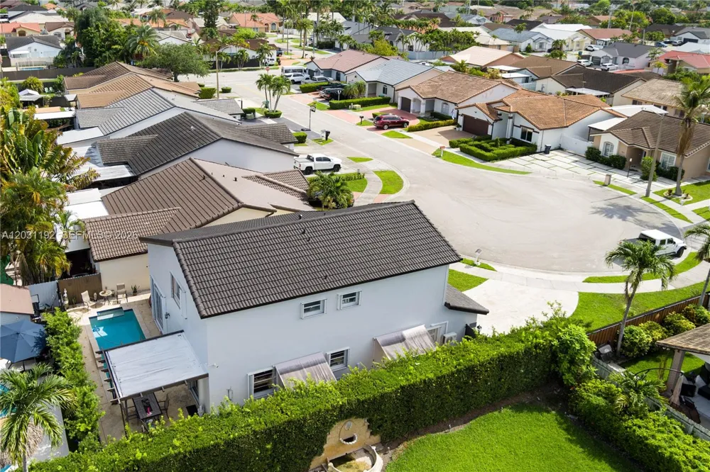 1084 SW 142nd Pl Miami, FL 33184