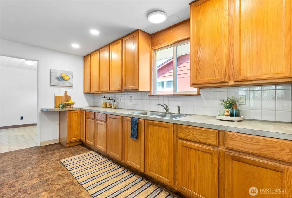 220 Grand Army Westport, WA 98595