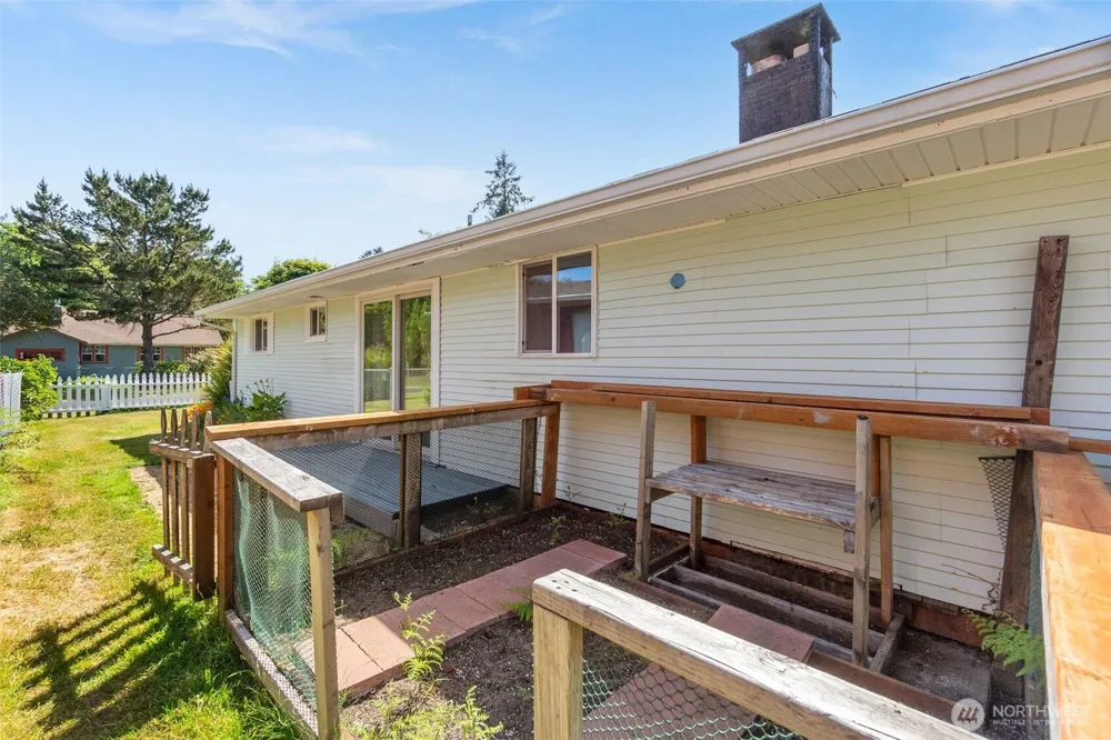 220 Grand Army Westport, WA 98595