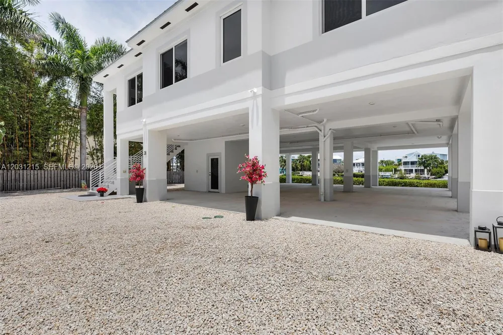 38 Bounty Ln Key Largo, FL 33037